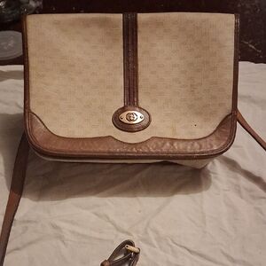 Elegant Tan and Brown Women's Bag Gucci Vintage